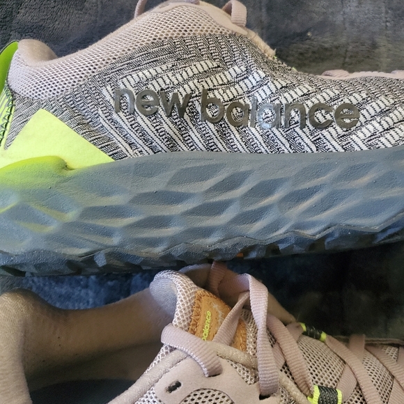 New Balance Fresh Foam X Hierro V6 Gray/Green WTHIERO6 woman's size 11 sneakers - Picture 4 of 11